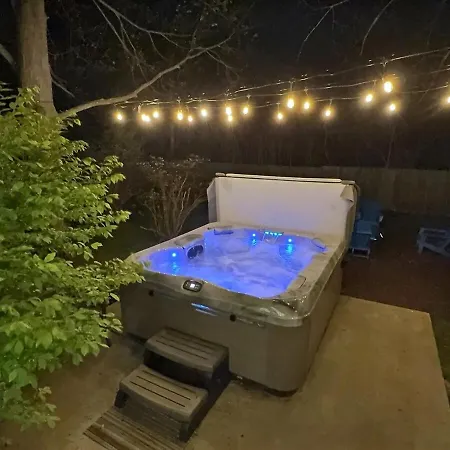 The Sawyer Hideaway - 3Br 2B With Hot Tub & Fire Pit - 5 Mins To Beach